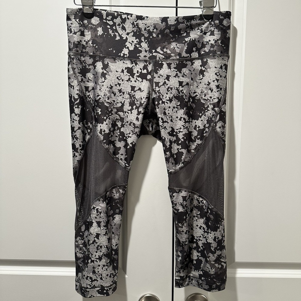 Under Armour HeatGear Womens XL Compression Capri Leggings Camo Mesh 1332512